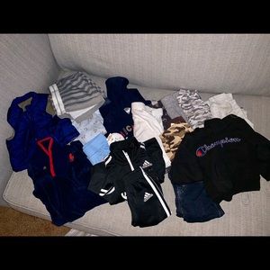 Sz 3-6 month boy outfits.